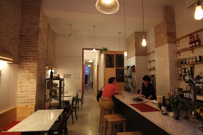 La Raposa. Bar vegà & Llibreria